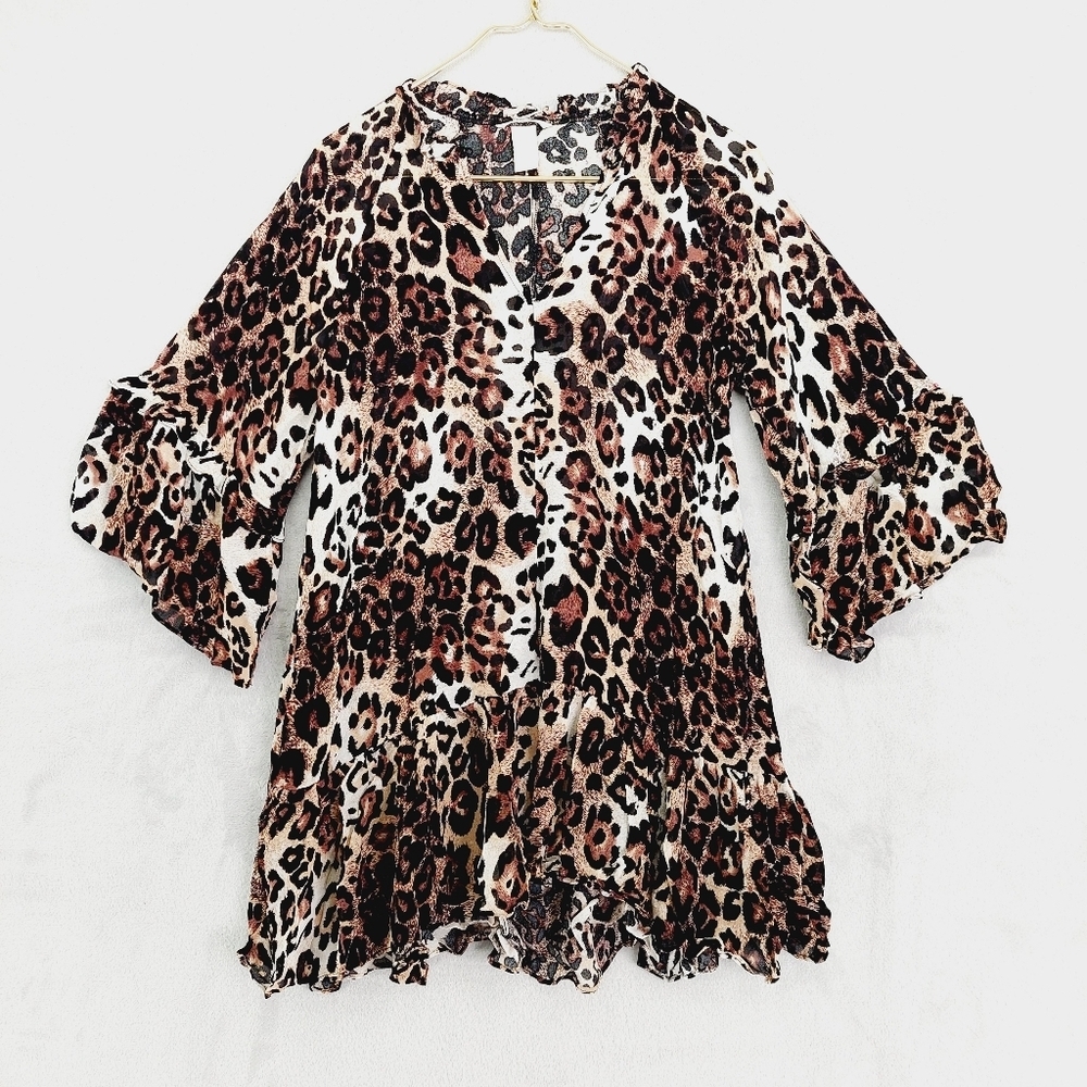 H&M Leopard Print 3/4 Sleeve V-Neck Blouse P589